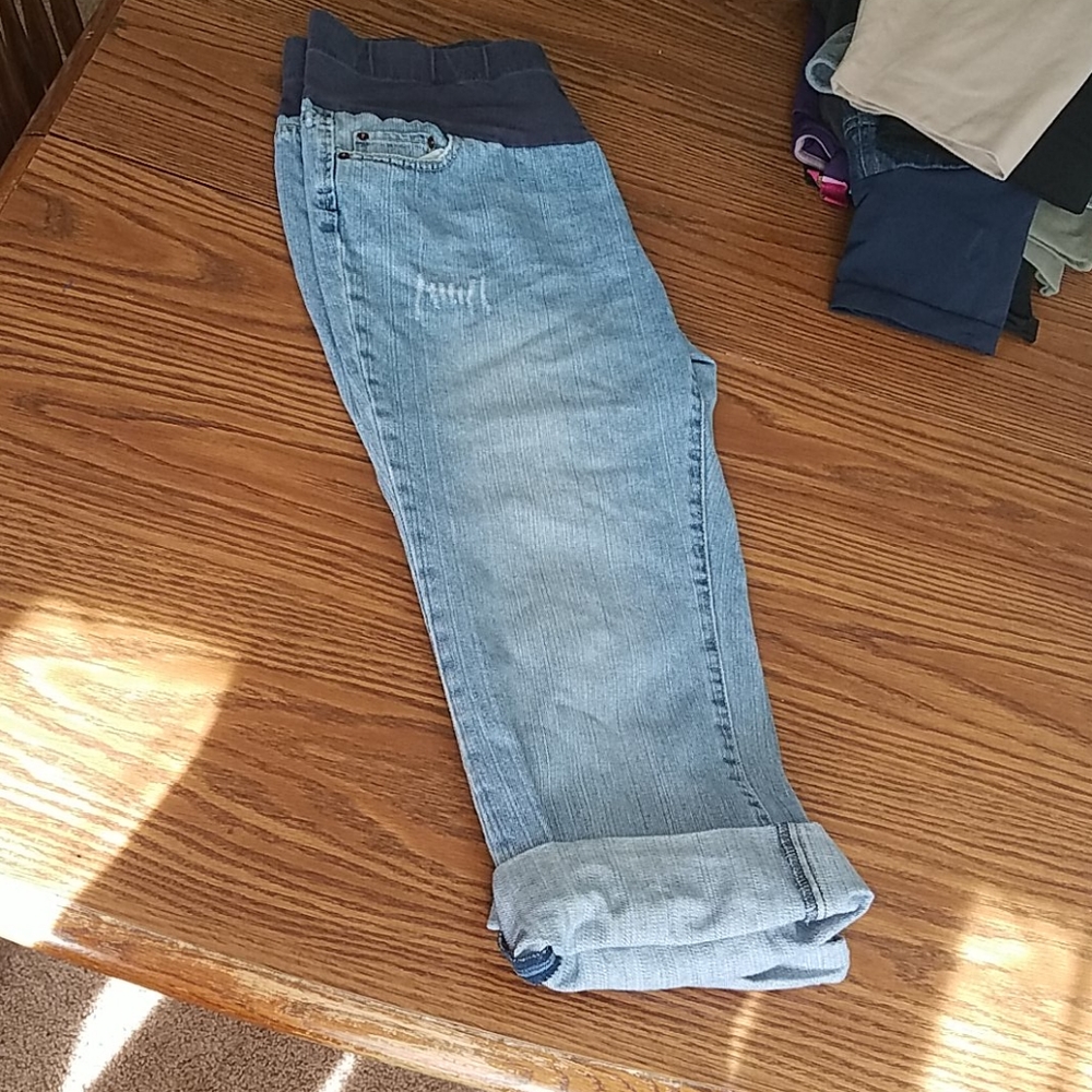 Maternity capri